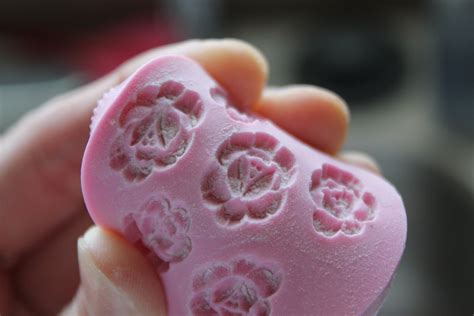 RisC Handmade: Resin Flower Tutorial