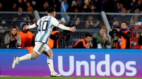 Desde La Tribuna Así Se Vivió El Golazo De Tiro Libre De Lionel Messi Ante Ecuador Tn