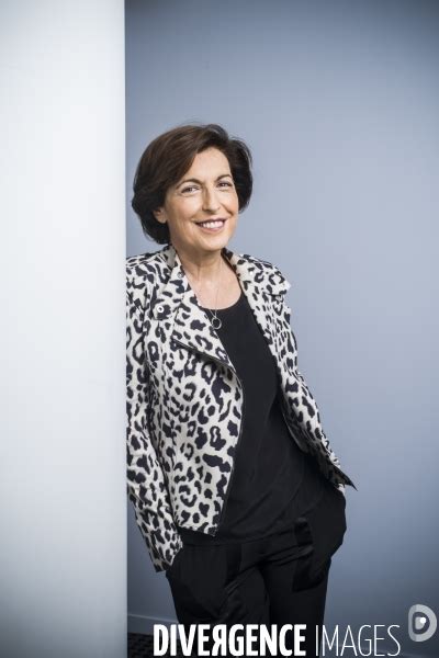 Portrait De La Journaliste Ruth Elkrief Par Corentin Fohlen