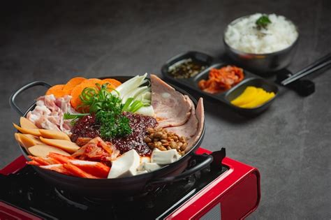 Free Photo Spicy Meat And Pork Boil In Hot Pot