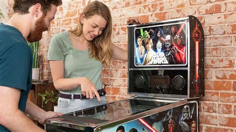 Esta máquina recreativa tiene todo lo que un fan de Star Wars necesita