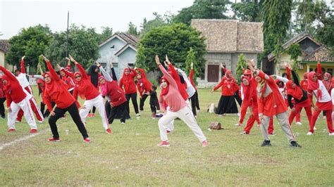 Hj Winarni Nanang Ermanto Ajak Masyarakat Kecamatan Palas Hidup Sehat