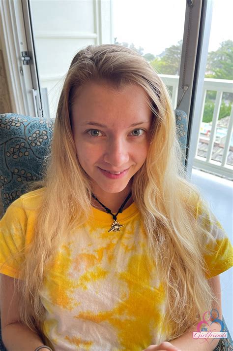 Riley Star Pink Pussy Lips