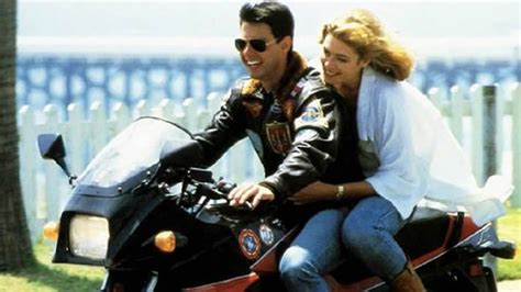 Tom Cruise maneja dos motos increíbles en Top Gun y las vas a querer GQ