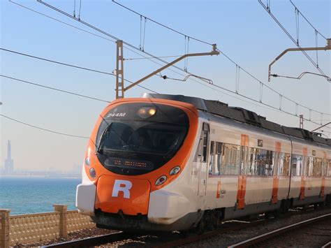 Renfe Emite Cerca De Abonos Gratuitos Para Cercan As Y Media