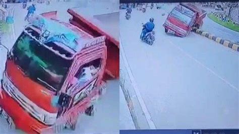 Rekaman Cctv Detik Detik Mobil Truk Di Kolaka Kecelakaan Tabrak Satu