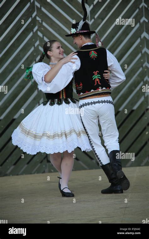 Ni O Y Ni A Bailando Fotos E Im Genes De Stock P Gina Alamy