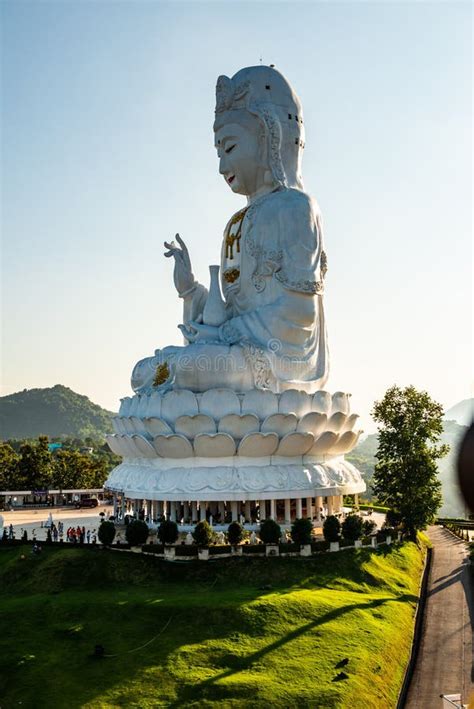 Estatua De Guan Yin En El Templo De Hyuaplakang Imagen De Archivo