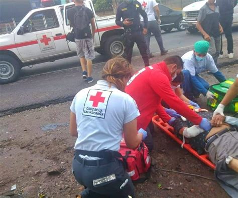 DOS ADULTOS MAYORES LESIONADOS EN ACCIDENTE VIAL ENNewsSV