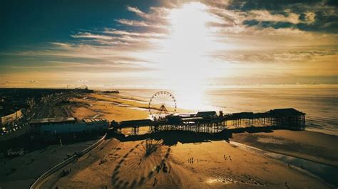 Premium Photo | Beautiful sunset over the pier in blackpool