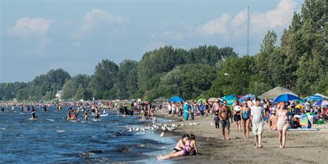 Guide to Wasaga Beach, World's Longest Freshwater Beach | Earth Trippers