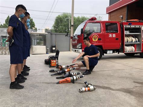 石景山基层消防站开展消防器材熟悉讲解训练装备