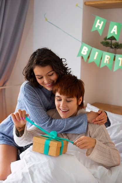 Free Photo Front View Lesbian Couple Celebrating Birthday