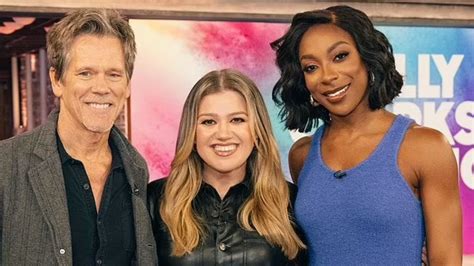 Kelly Clarkson Stuns In Sleek Leather Dramatic Weight Loss Sparks Buzz