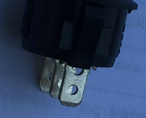INTERRUTTORE TAIHENG TH1 T85/55 6/15 A 250 VOLT 15A 125VOLT T80 N.770 ...