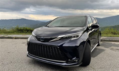 2021 Toyota Sienna Hybrid Review, Pricing, and Specs