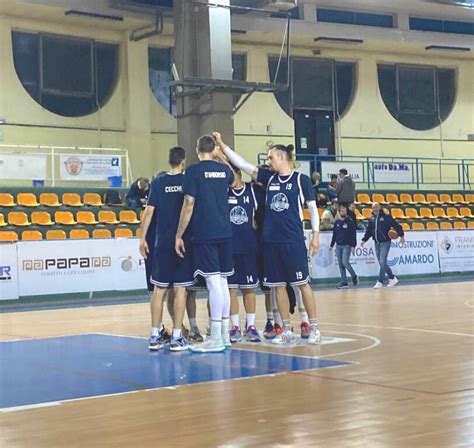 Nuovo Basket Aquilano Batte La Fortitudo Isernia E Resta In Testa Al