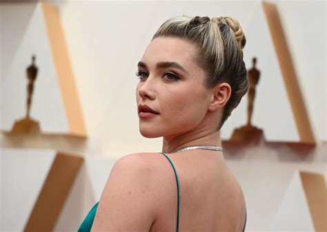 Full Body Florence Pugh Midsommar