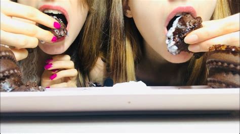 Asmr Eating Chocolate Muffins Mukbang Con Mia Sorella Speciale