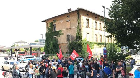 Rosenheim Lautstarke Proteste Der Gegendemonstranten Gegen