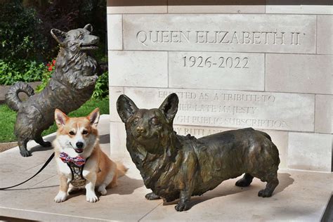 Memorial Statue Of Late Queen Unveiled A Tribute To Her Majesty