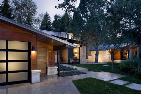 modern ranch home exterior 3