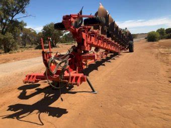 Gregoire Besson Mouldboard Spsl Z Farm Tender