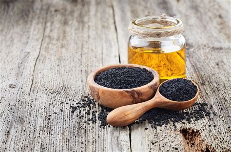 LOS BENEFICIOS PARA LA SALUD Y LA BELLEZA DEL ACEITE DE SEMILLA NEGRA