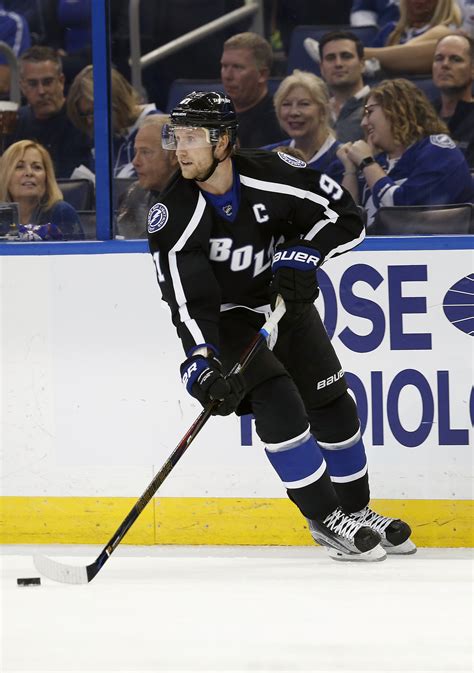 Steven Stamkos To Undergo Knee Surgery Out Four Months