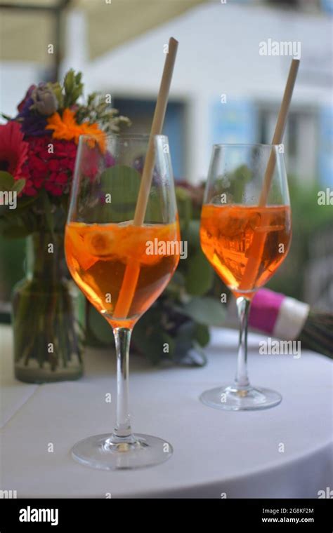 Aperol Im Glas Stockfotos Und Bilder Kaufen Alamy