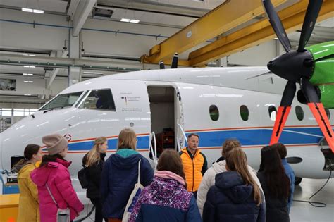 Deutsche Aircraft on LinkedIn: #girlsinaviationday #diversityinaviation ...