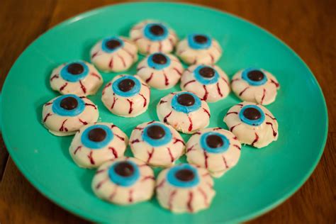 Easy To make Halloween Eyeball Cookies Recipe