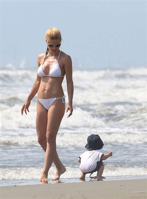 Michelle Hunziker In Bikini On The Beach In Italy Gotceleb Sexiz Pix