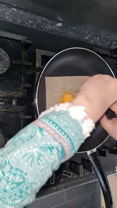 How To Fry Egg Without Oil Youtube