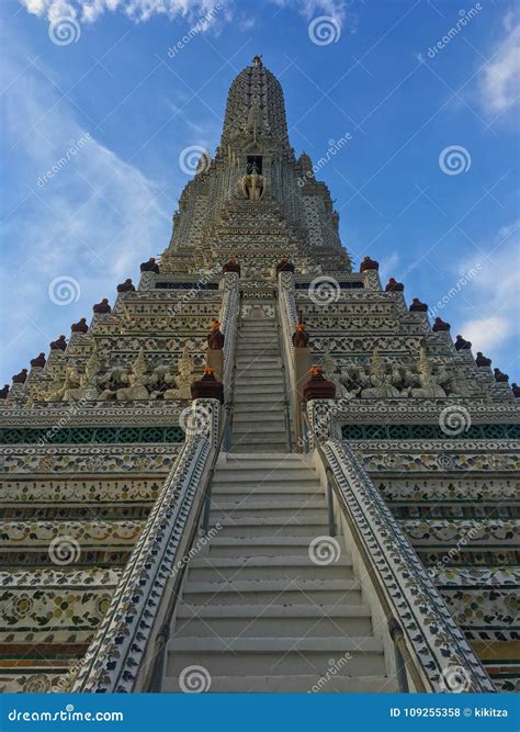 Wat Arun, Also Known As Temple of Dawn, Bangkok Stock Photo - Image of