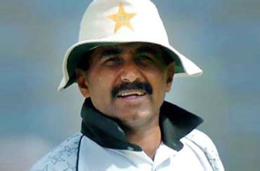 Javed Miandad (Pakistani Cricket Coach)? Net Worth, Age, Height, Wife ...