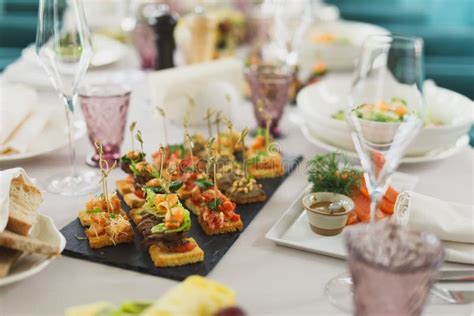 Ajuste De Cena Elegante Sistema De Lujo De La Tabla Del Comedor