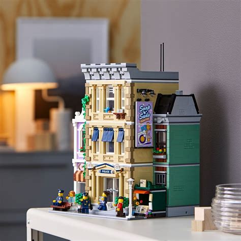 LEGO® ICONS 10278 Policajná stanica | 4KIDS.sk