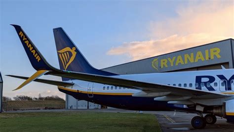 First Ryanair 737NG Fitted With Split Scimitar Winglets