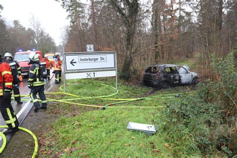 Auto Geht Nach Frontalcrash Bei Karlsruhe In Flammen Auf Zwei