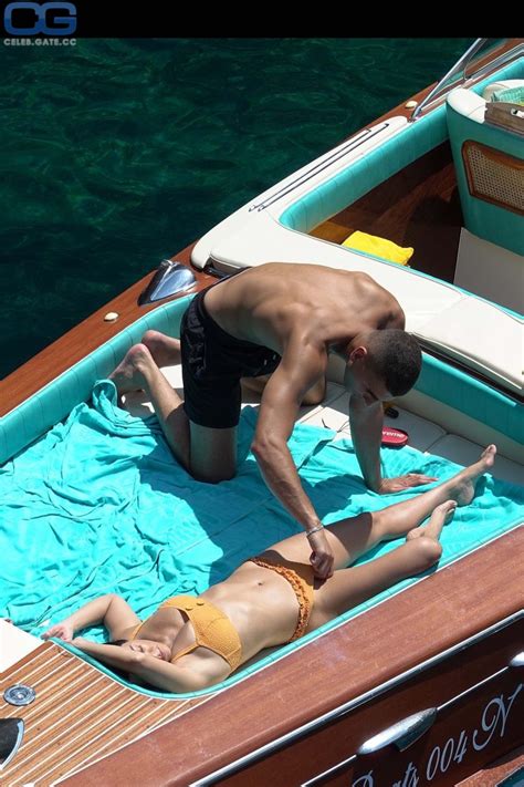 Kourtney Kardashian Nude Pictures Onlyfans Leaks Playboy Photos Sex Scene Uncensored