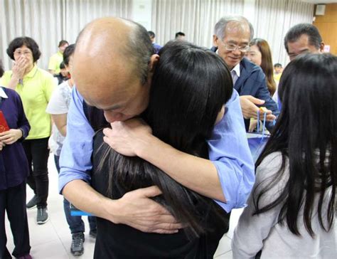 夜宿育幼院送暖 韓國瑜：讓孩子知道並不孤獨 風傳媒