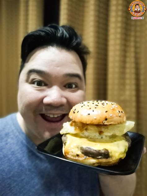 THE PICKIEST EATER IN THE WORLD: THE TOKYO TOKYO WAGYU BURGER ...