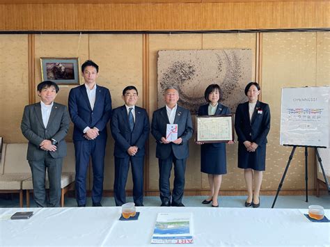 株式会社山陰合同銀行様からの鳥取県立美術館企業協賛に対する感謝状贈呈式を行いました。