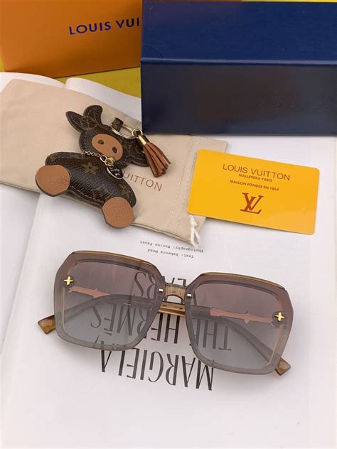 Очки солнцезащитные Louis Vuitton - купить с доставкой по выгодным ...