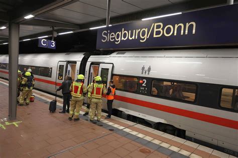 Siegburg Ice Mit 600 Passagieren Nach Brandgeruch Evakuiert Bilder