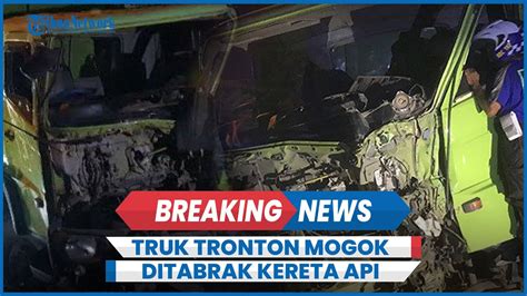 Detik Detik Kecelakaan Truk Tronton Mogok Di Rel Ditabrak Kereta Api