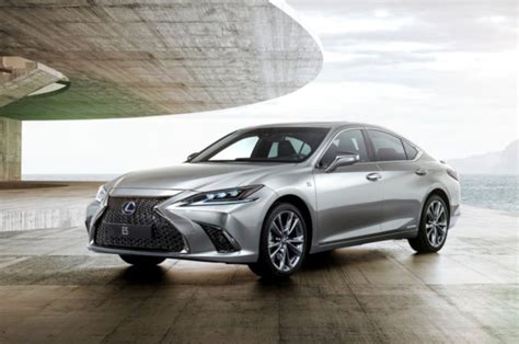 New Lexus ES 300h Launched in India - Car India