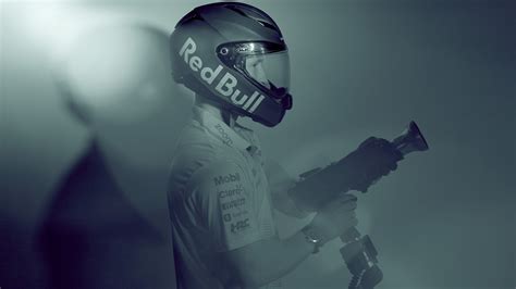 VIDEO: Red Bull F1 pit stop record darkness