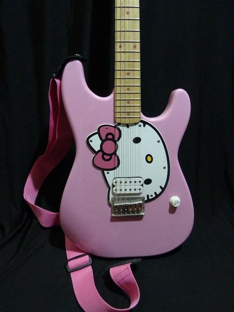 Fender Stratocaster Squire Hello Kitty Pink Guitar W Strap And Bag